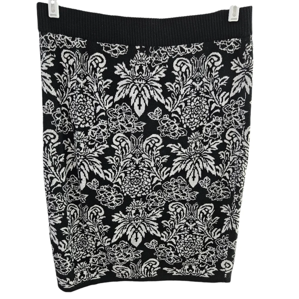 Eva Mendes New York & Company Women's Printed Knit Short Skirt - Picture 2 of 11